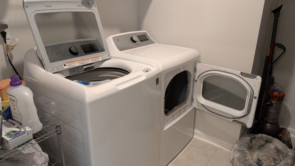 GE 5.2 cu. ft. Capacity Smart Washer
