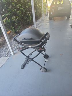 Weber Q 2400 electric grill,and stand