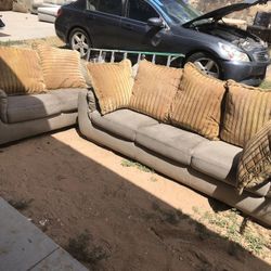 7 Great Condition Sofa Cushions Alli For $20