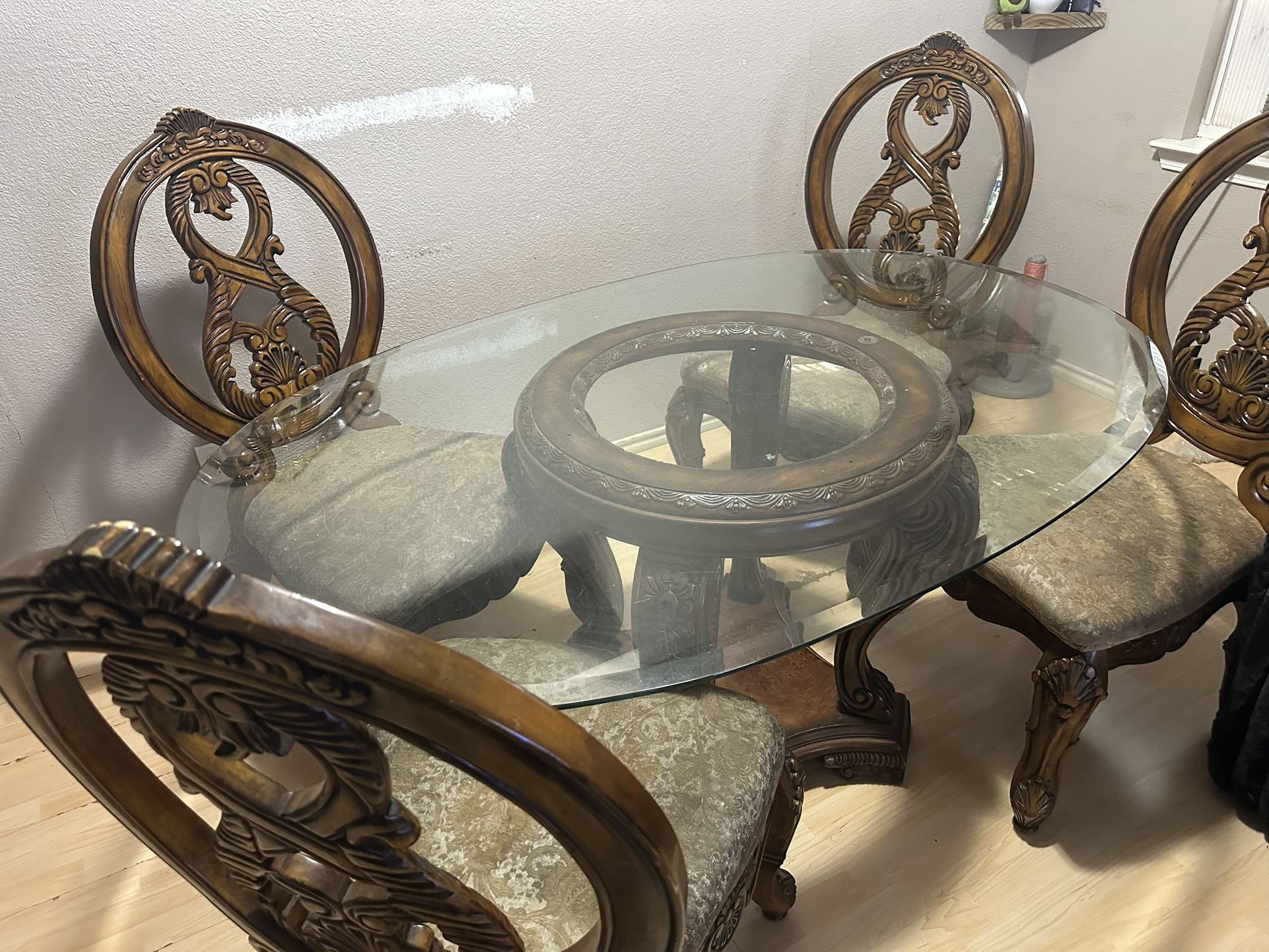 Dinning Table And Chairs