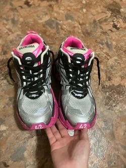 Balenciaga runners Size 9.5 (no box) 160$ If Possible If Not 155$ dm for questions!