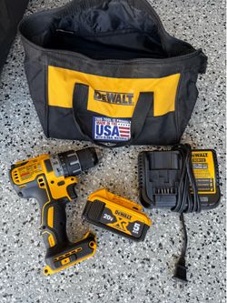 DeWalt screwing XR 20v max