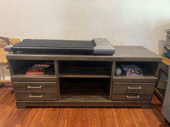 TV Stand/ Entertainment Center