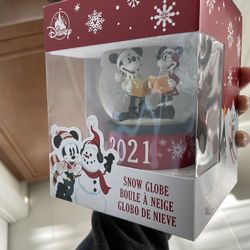 2021 Mickey And Minnie Snow globe