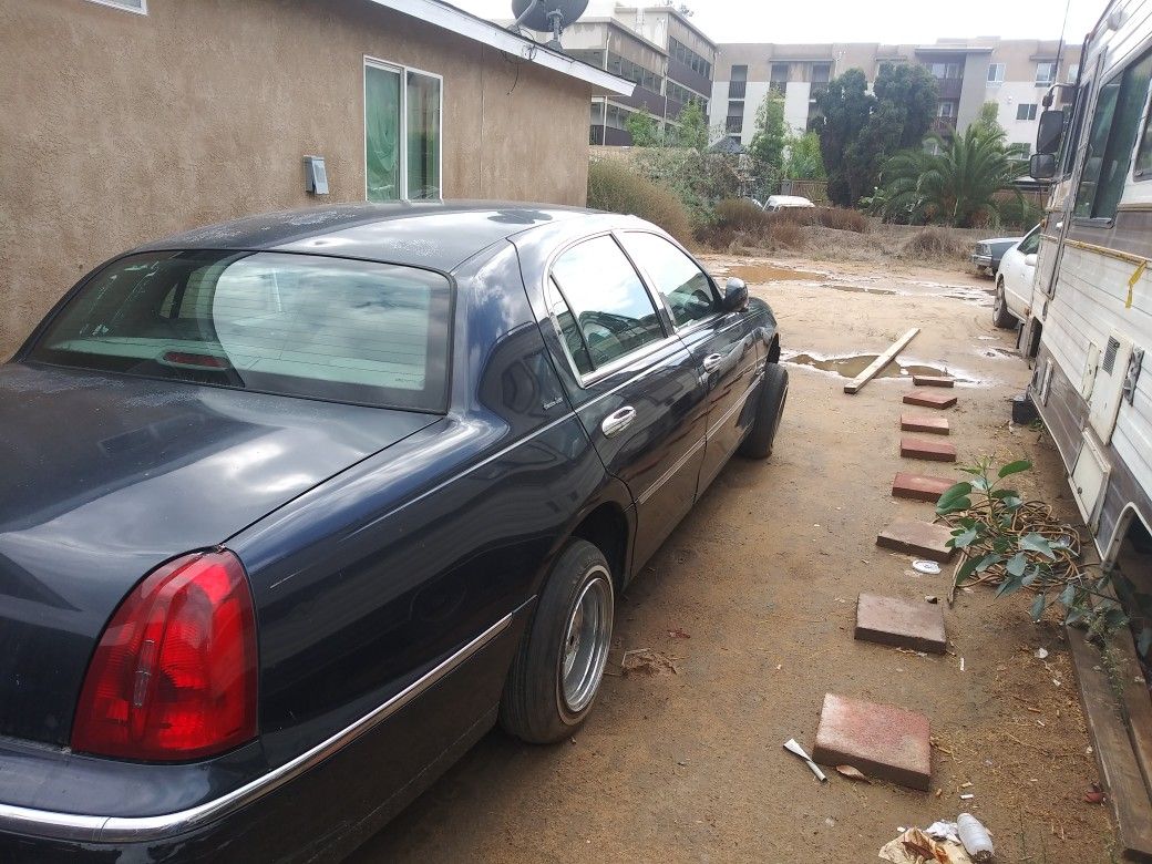 2000 Lincoln Town Car