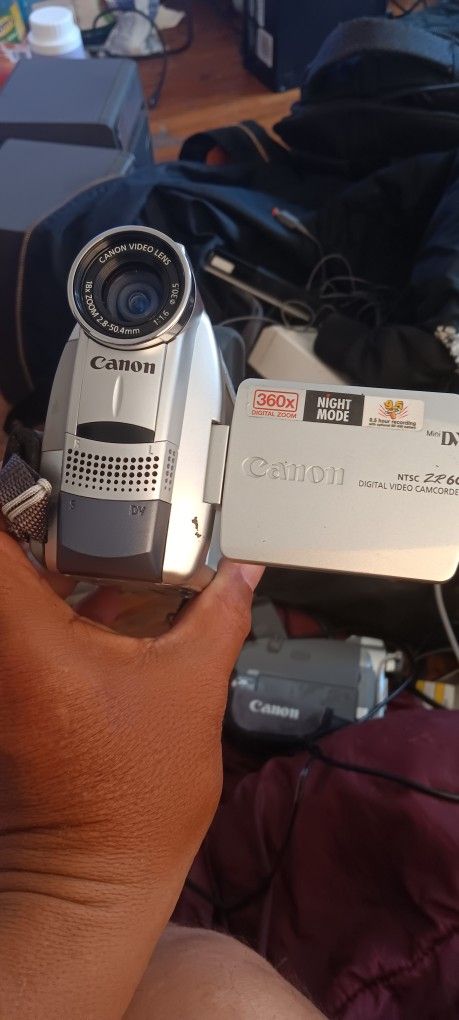 Canon Mini Dv Camcorder Zr60