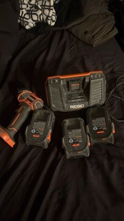 Combo 3 ridgid batteries 1 lamp 1charger
