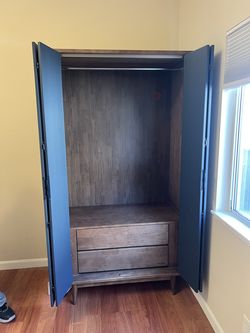 Wardrobe box