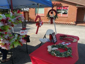 Wreaths, crafts, decorations