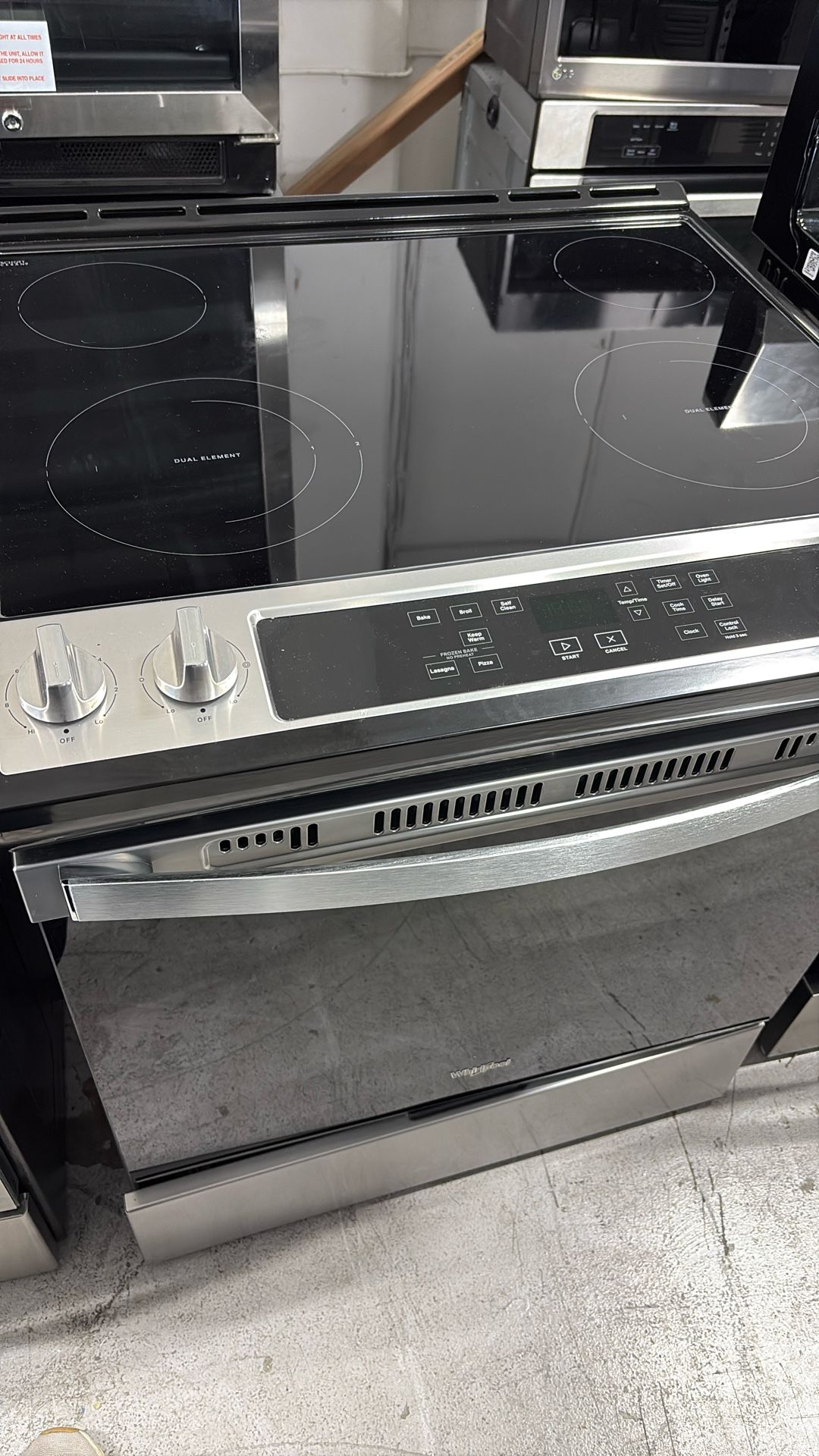 Whirlpool 30in Single Oven Electric Range WEE515S0LZ