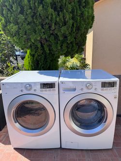 Washer and Dryer/Lavadora y Secadora
