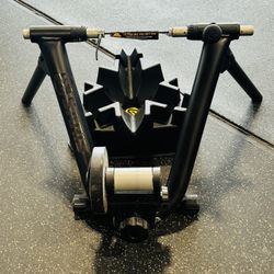 Saris Fluid2 Indoor Bike Trainer, Fits Road and Mountain Bikes, Compatible with Zwift App