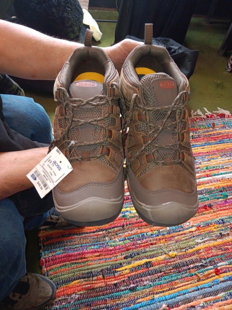 Men's Size 11 Keen Shoes/hiking
