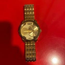 Gold Color Diesel Watch Needs 🔋