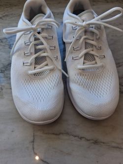 White Nike Free RN. Women Size 9 Low-Top Sneakers