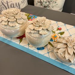 Ceramic decorative set