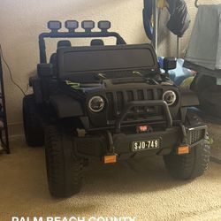 Jeep eléctrico para niños con luces y control parental