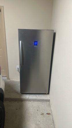 Insignia deep freezer/ refrigerator