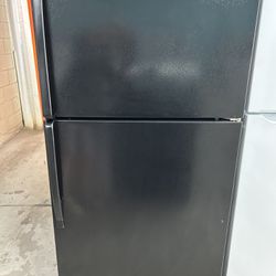 Black Top Freezer Refrigerator With Ice Maker 