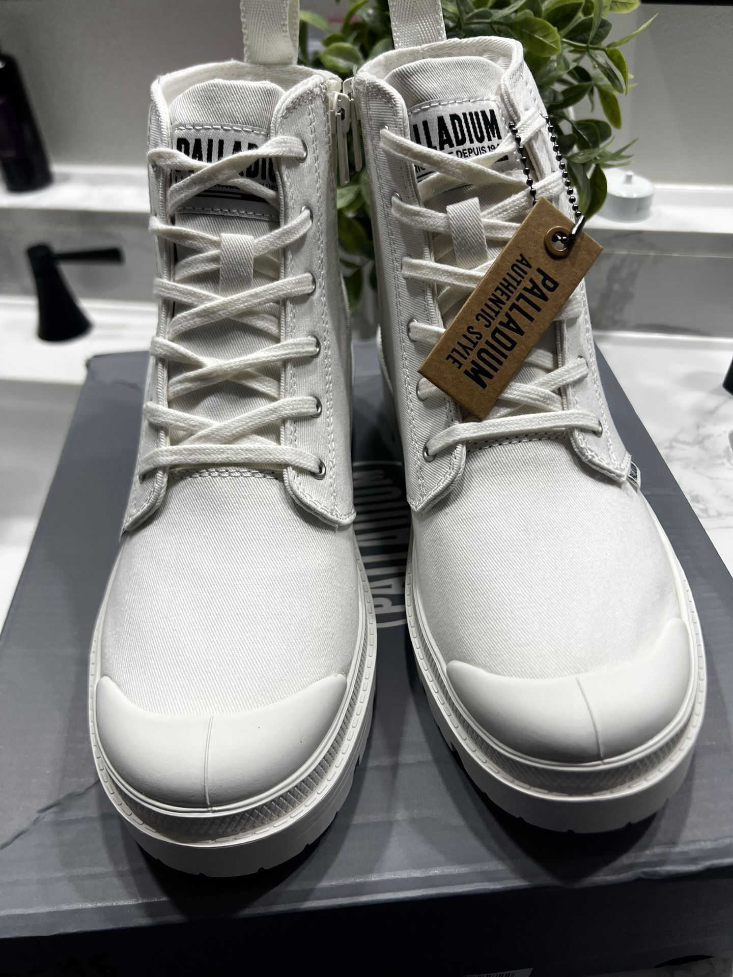Womens size 8 Palladium Boots