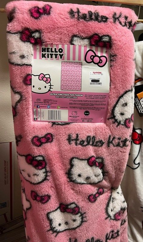 Hello Kitty Throw