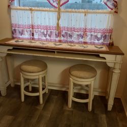 Bar Table An Stools 