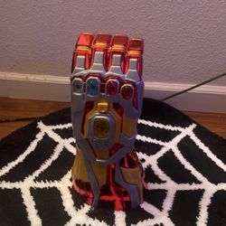 NEED GONE Infinity Gauntlet from Disney land 