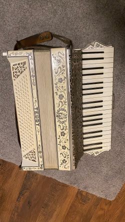 Old Vintage Accordion (Tap For Bigger Images)