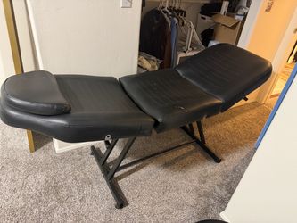Massage/eyelash table