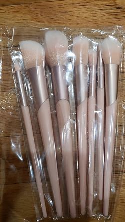 7Pcs Pink Color very beautiful professional brushes from LA Makeup