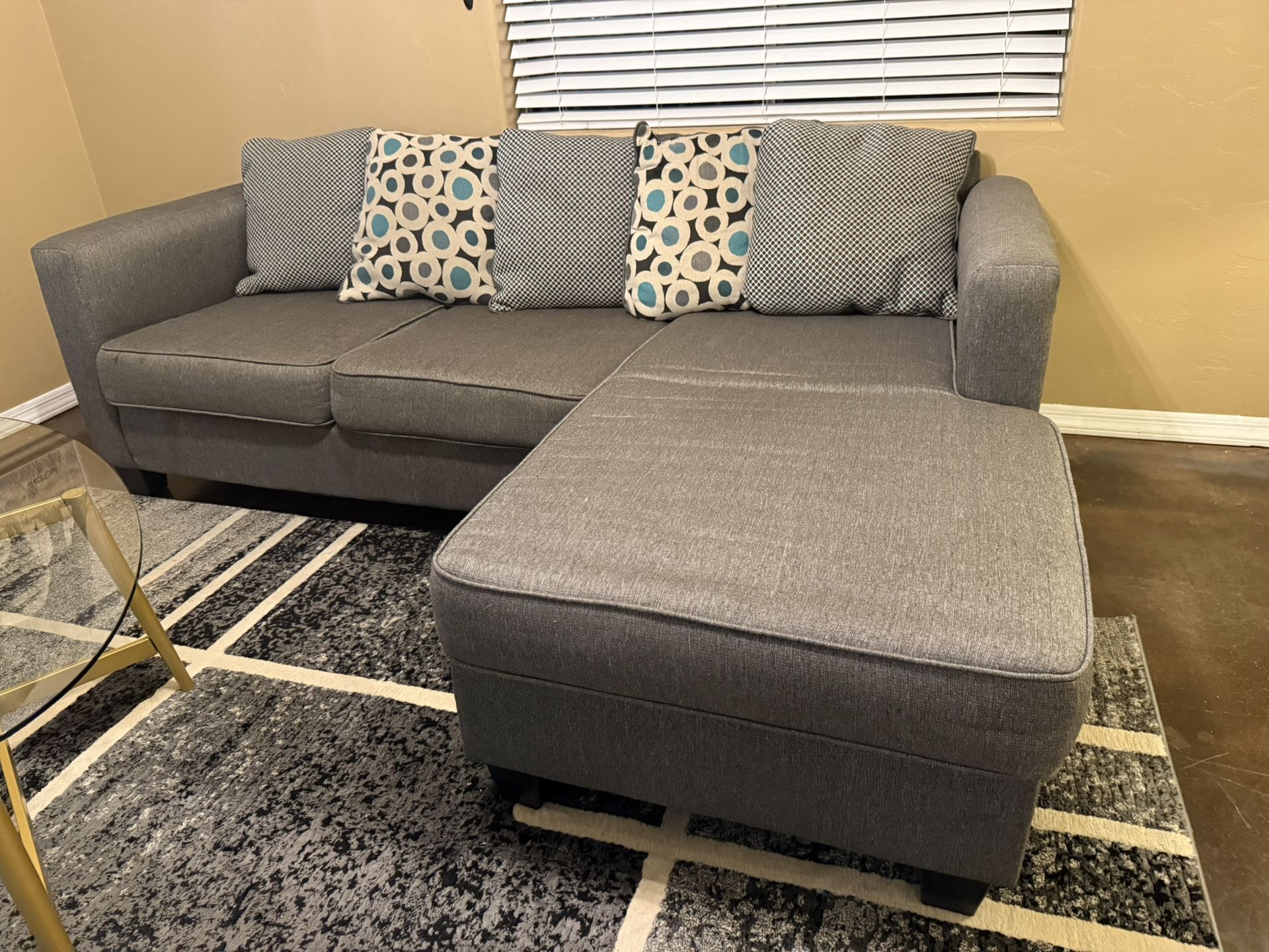 Grey 2 Piece Sectional !! Free Delivery !! I
