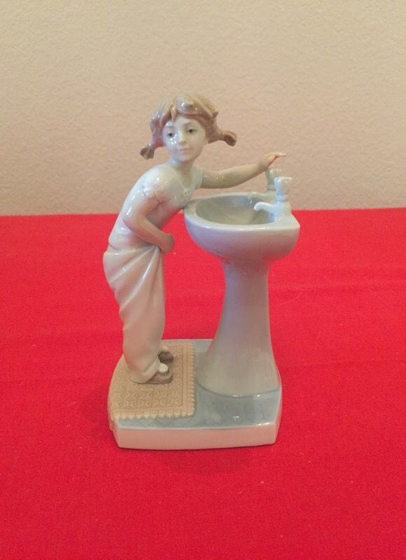 Cleanup time by Lladro