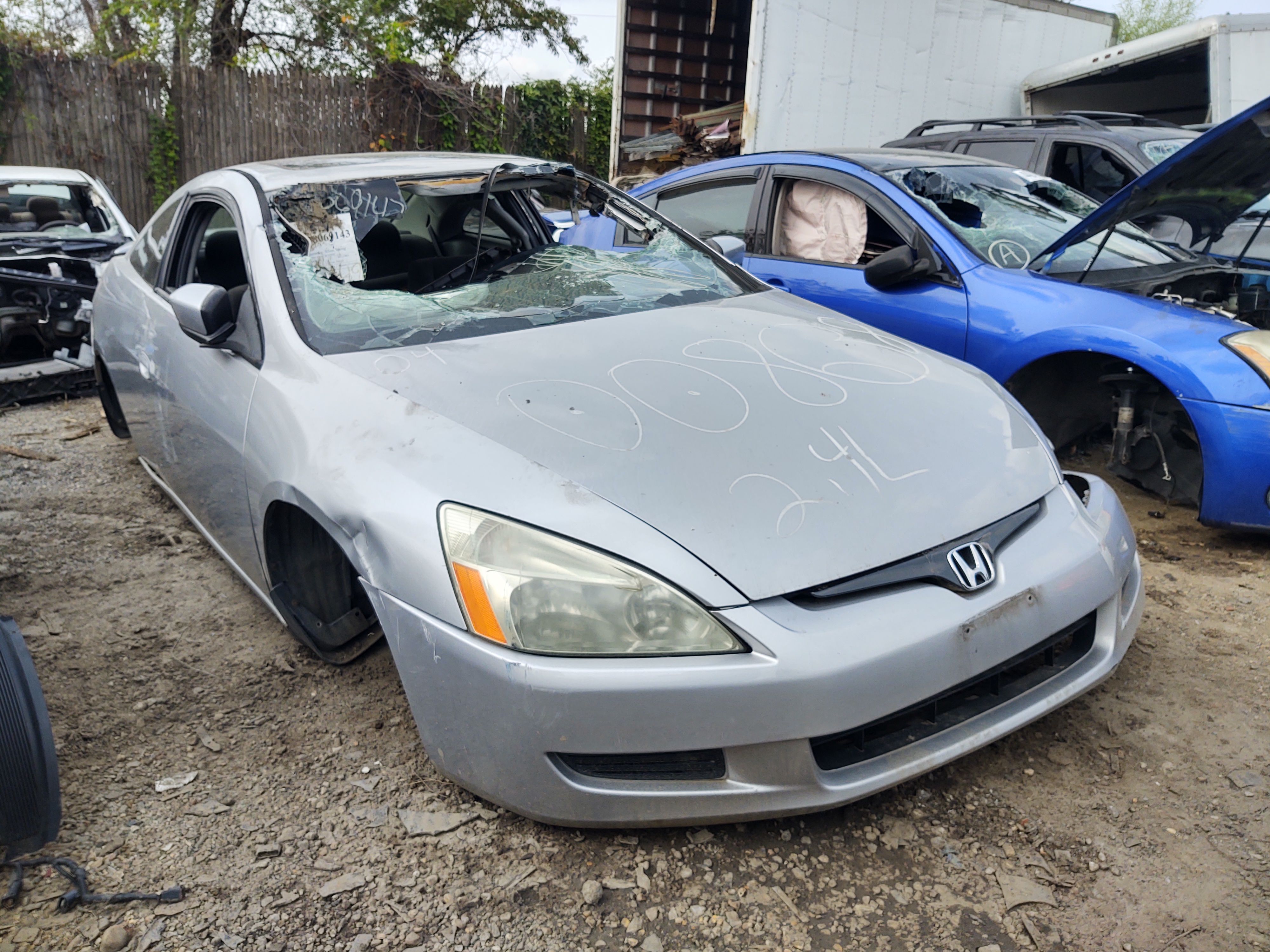 2005 Honda Accord 2 door in for parts cash only you pull.