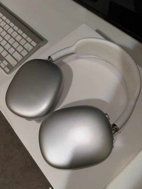 Authentic White/Silver Apple Airpods MAX