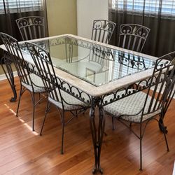 Dinning Table. W/Matching Coffee Table
