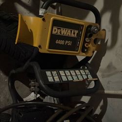 DEWALT   4400 P SI  