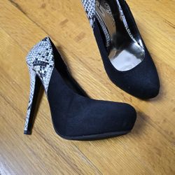 Kardashian Kollection - 5½ Shoes