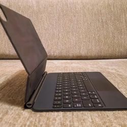 Magic Keyboard (M2)