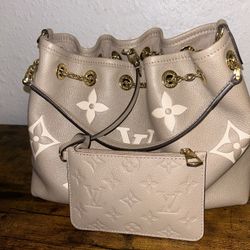 LOUIS VUITTON!!! Brand New!!! Only Worn Once!!!