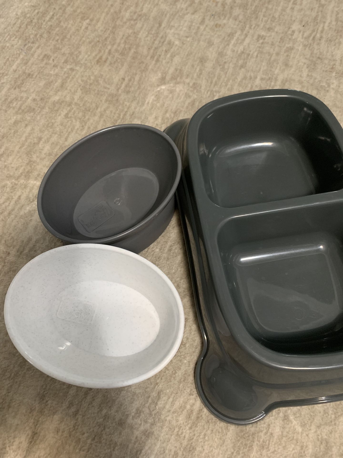 Pet food/water bowls