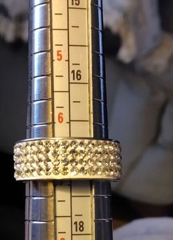 BEAUTIFUL & STUNNING SIMMULATED BAND