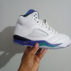 Selling My Jordan 5's Size 8 1/2 Only Worn Twice , Letting Them Fly For $ 180 .....!