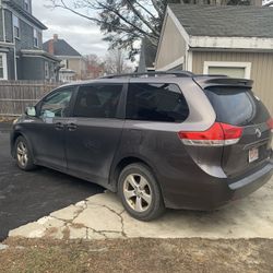 Toyota Sienna 