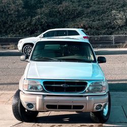 2000 Ford Explorer v8