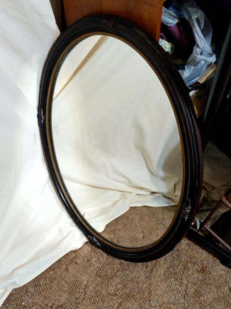 Beautiful Oval Antique Mirror