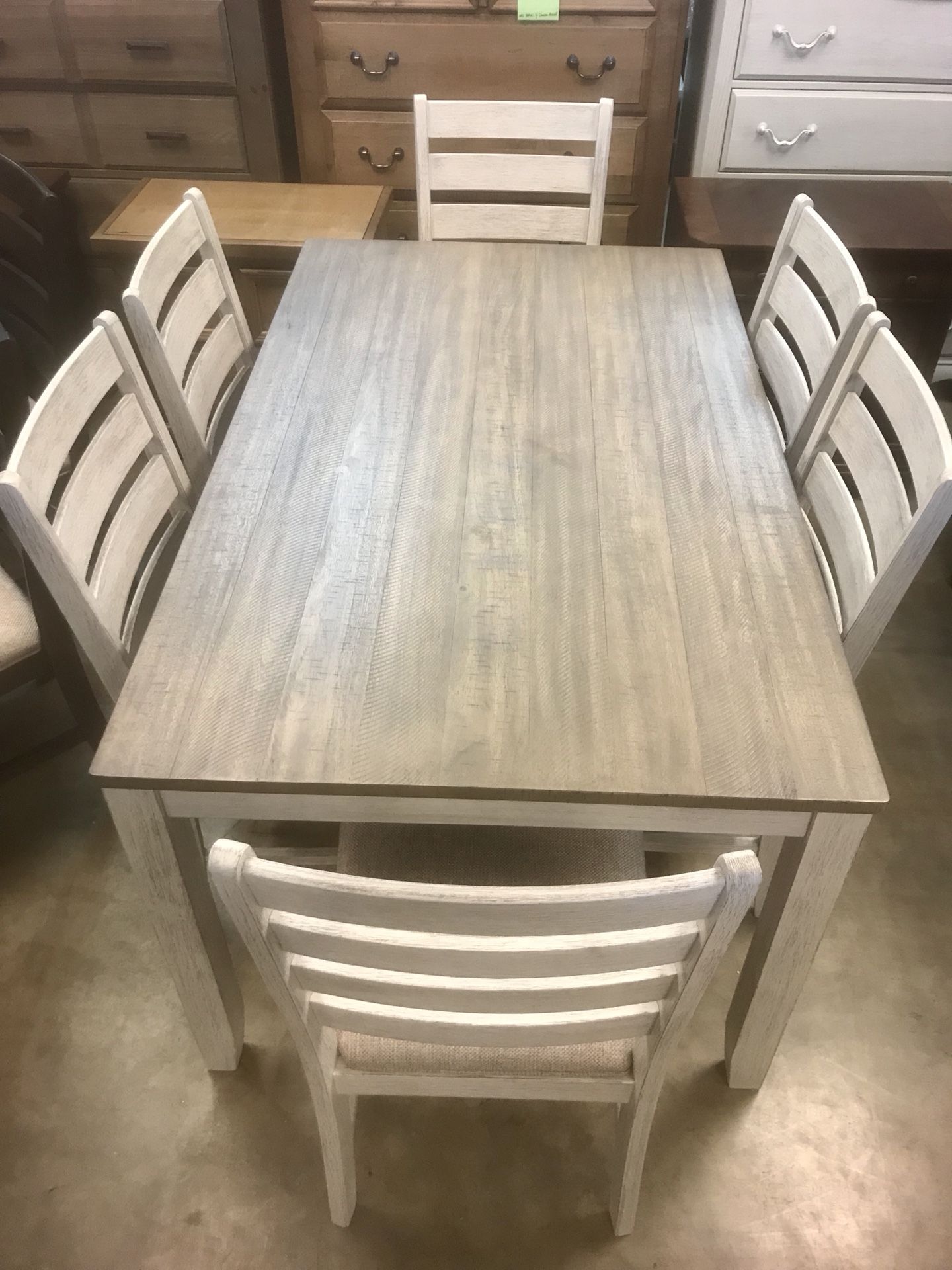 New Table & 6 Chairs 💥💥 SPECIAL