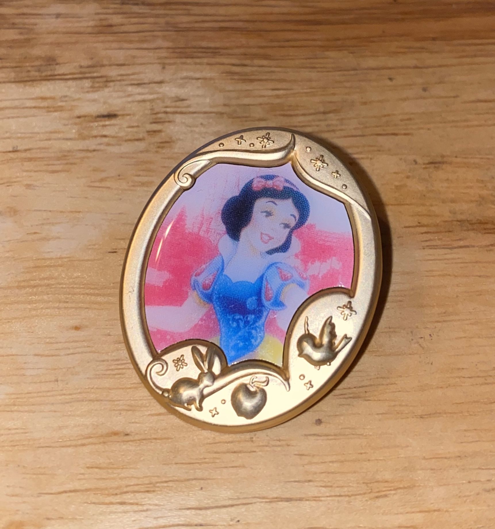 Disney Princess Portrait Snow White Mystery Collection Gold Frame Pin