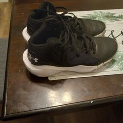 Under Armore Basketball Shoes