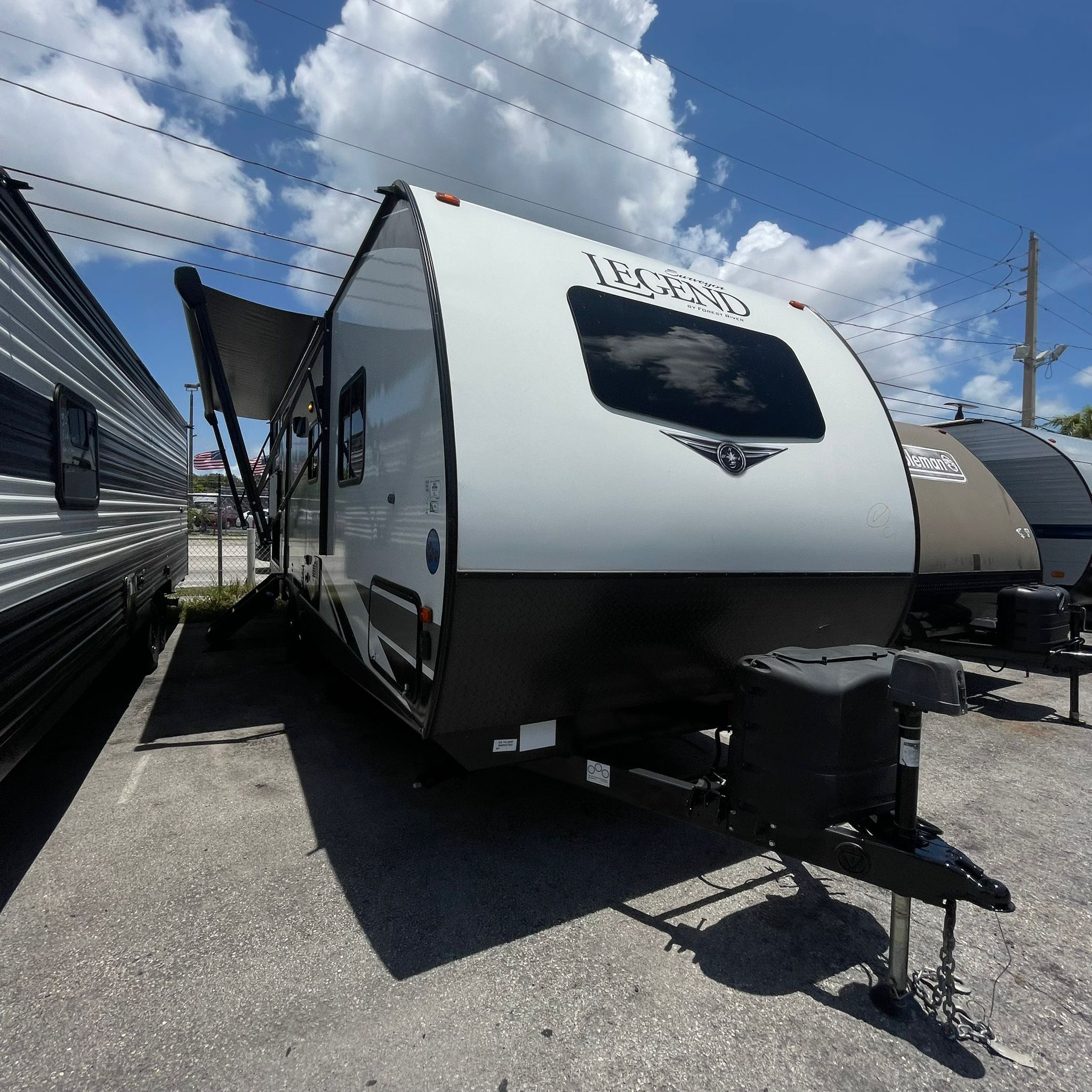 Rv Trailer Legend Año 2022 De 25 Pies Ubicado 9850 Nw 27 Avw Miami Fl 33147 O 786:327:1327 O 786:957:9369