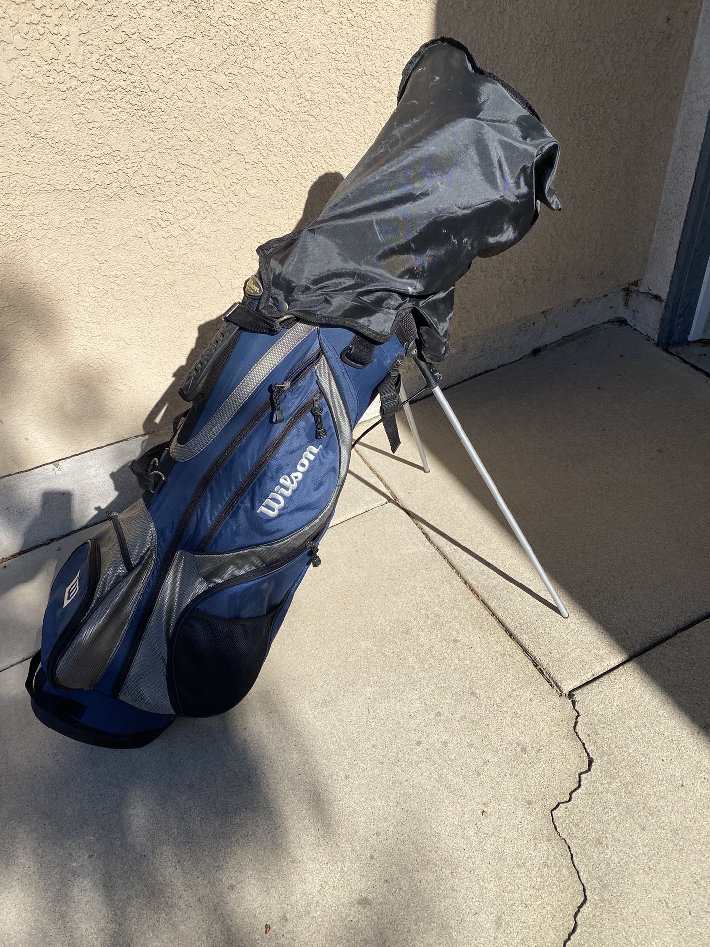 Wilson Pro Staff Graphite Shaft Irons 5,6,7,8,9,PW, Putter, 3,4 Hybrids, 1,3,5 Graphite Woods & Bag